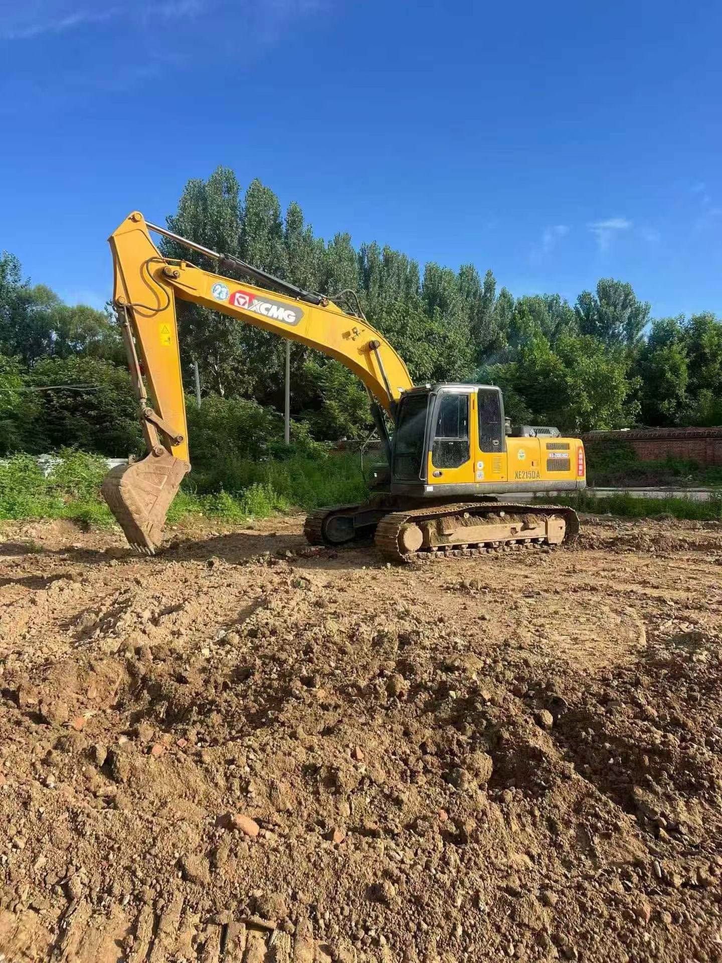 Buy XCMG XE215DA Used Excavator / 3 Buy XCMG XE215DA Used Excavator / 3