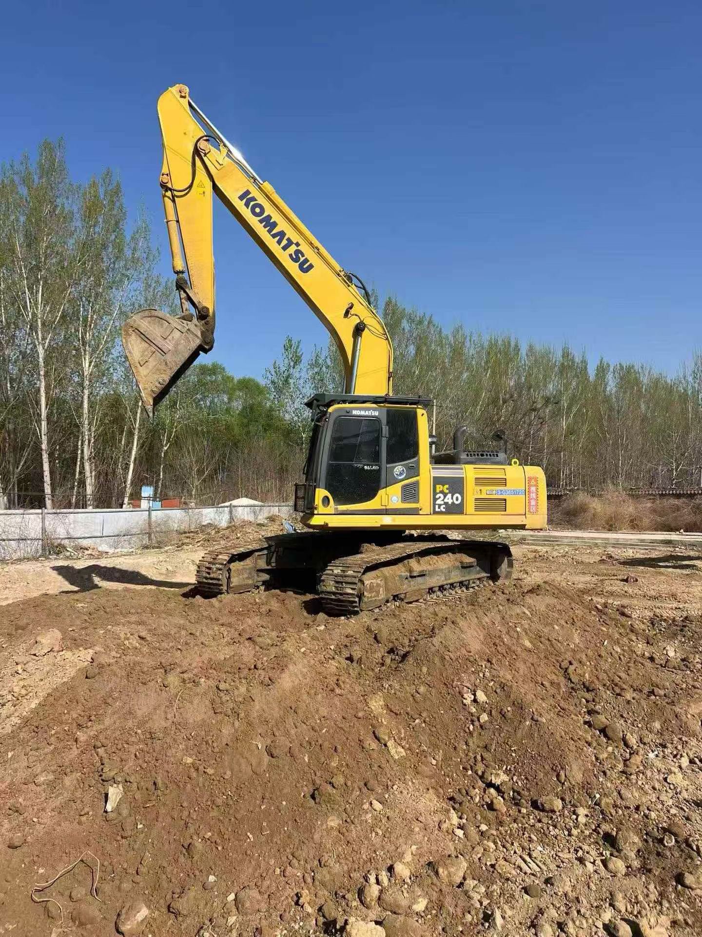 Buy Komatsu PC240-8 Used Excavator / 1