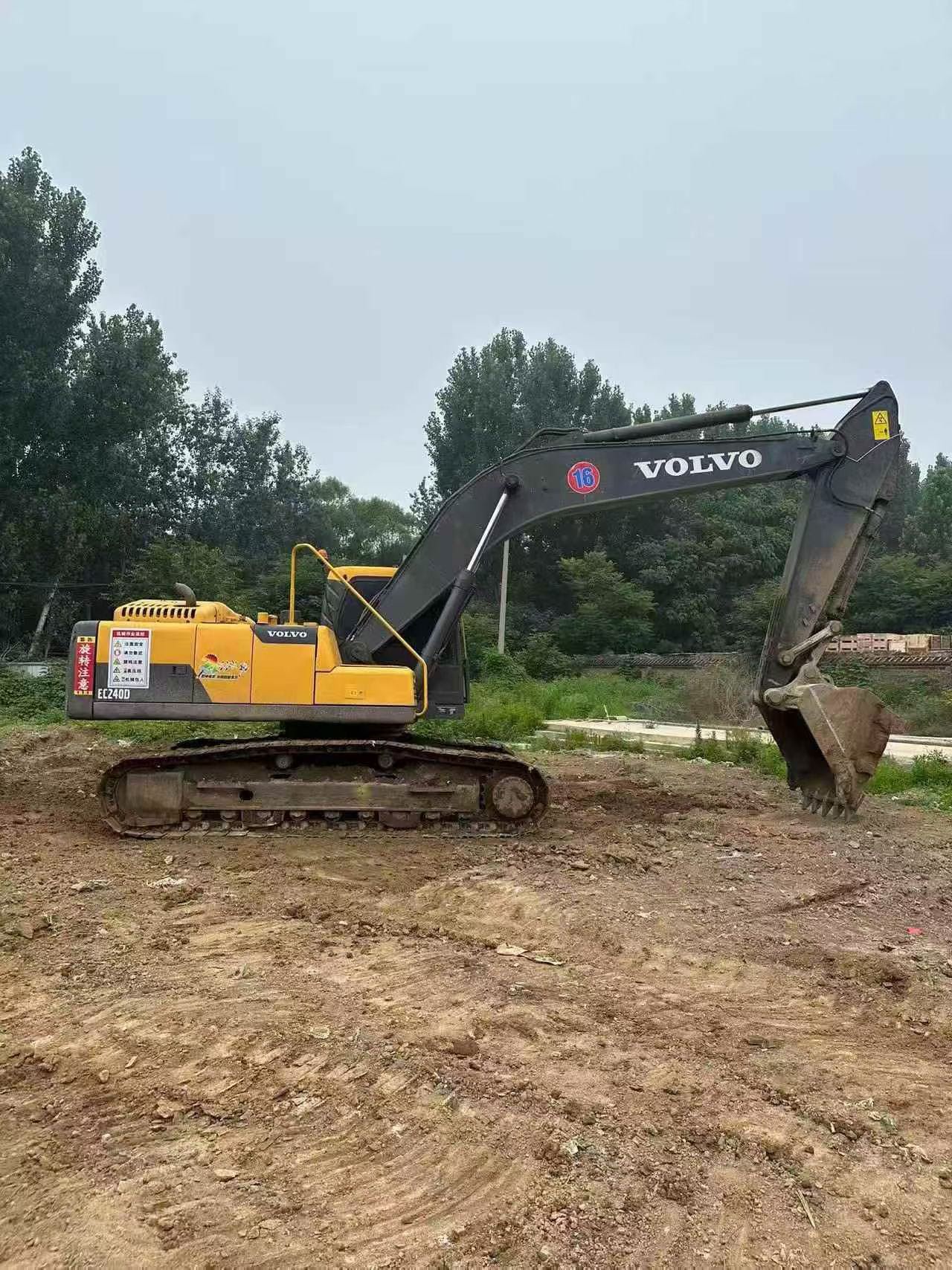 Buy Volvo 240BLC Used Excavator / 4 Buy Volvo 240BLC Used Excavator / 4