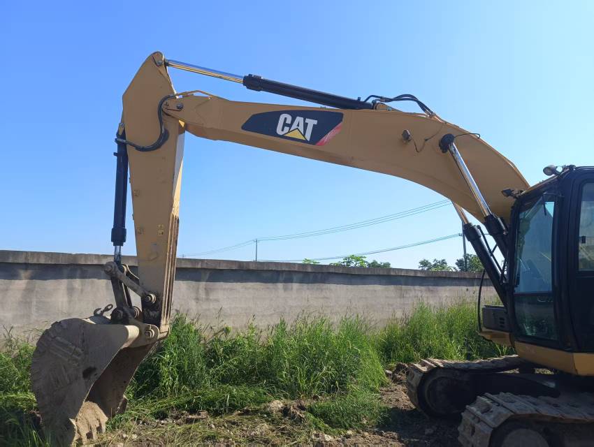 Buy Caterpillar 320C Used Excavator / 2 Buy Caterpillar 320C Used Excavator / 2