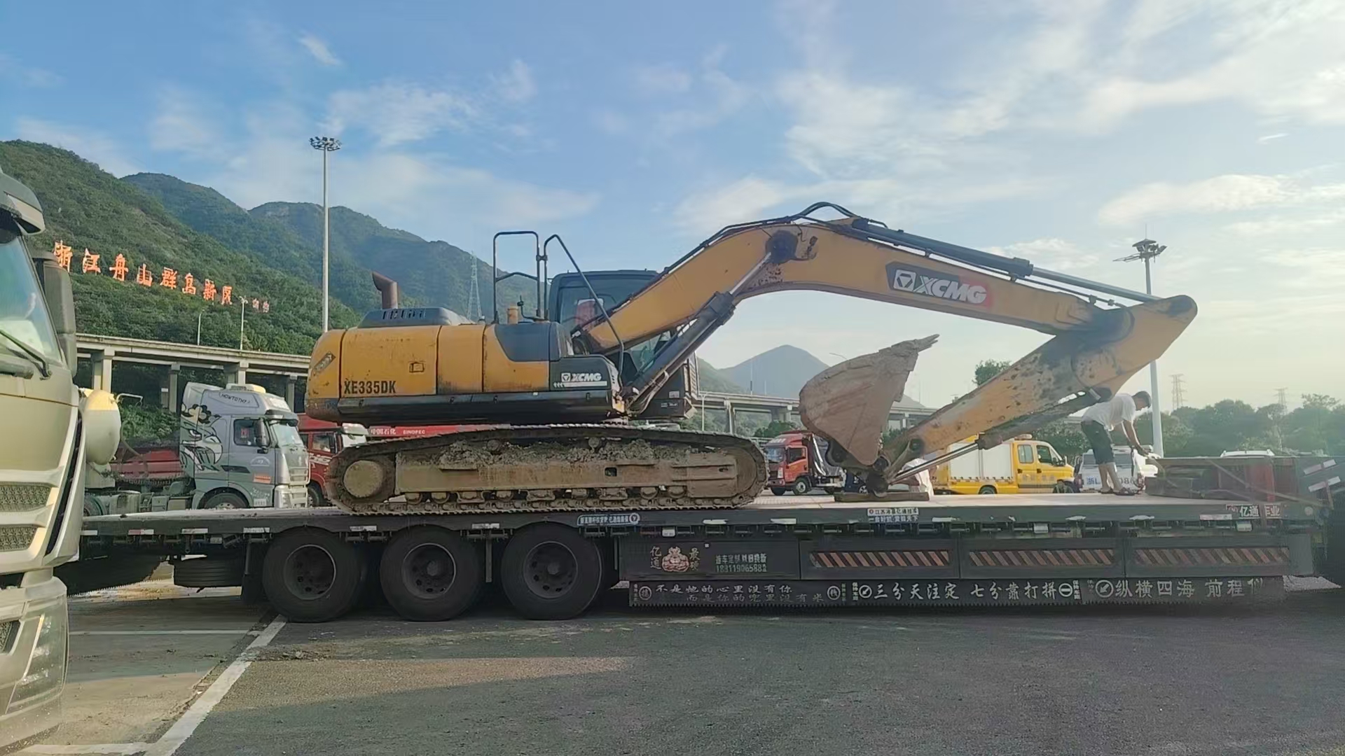 Buy XCMG XE270DK Used Excavator / 2 Buy XCMG XE270DK Used Excavator / 2
