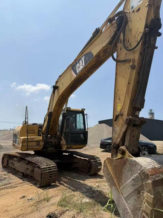 Buy Caterpillar 320C Used Excavator / 1