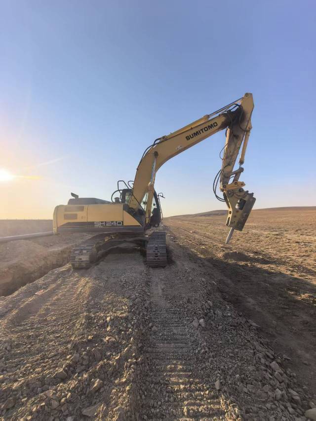 Buy Sumitomo 240-6 Used Excavator / 4 Buy Sumitomo 240-6 Used Excavator / 4