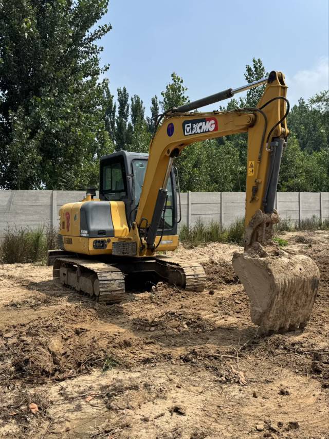 Buy XCMG XE60D Used Excavator / 1