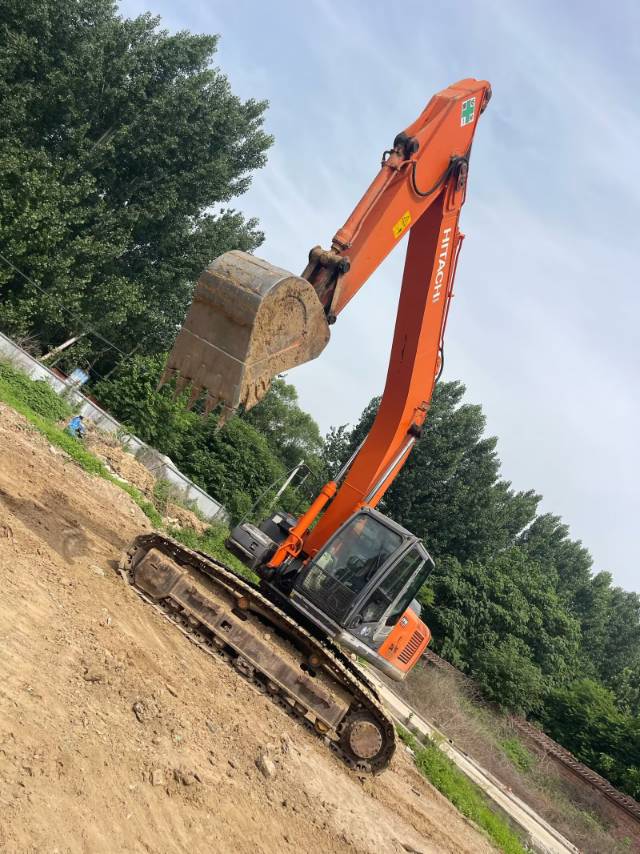 Buy Hitachi ZX270LC Used Excavator / 4 Buy Hitachi ZX270LC Used Excavator / 4
