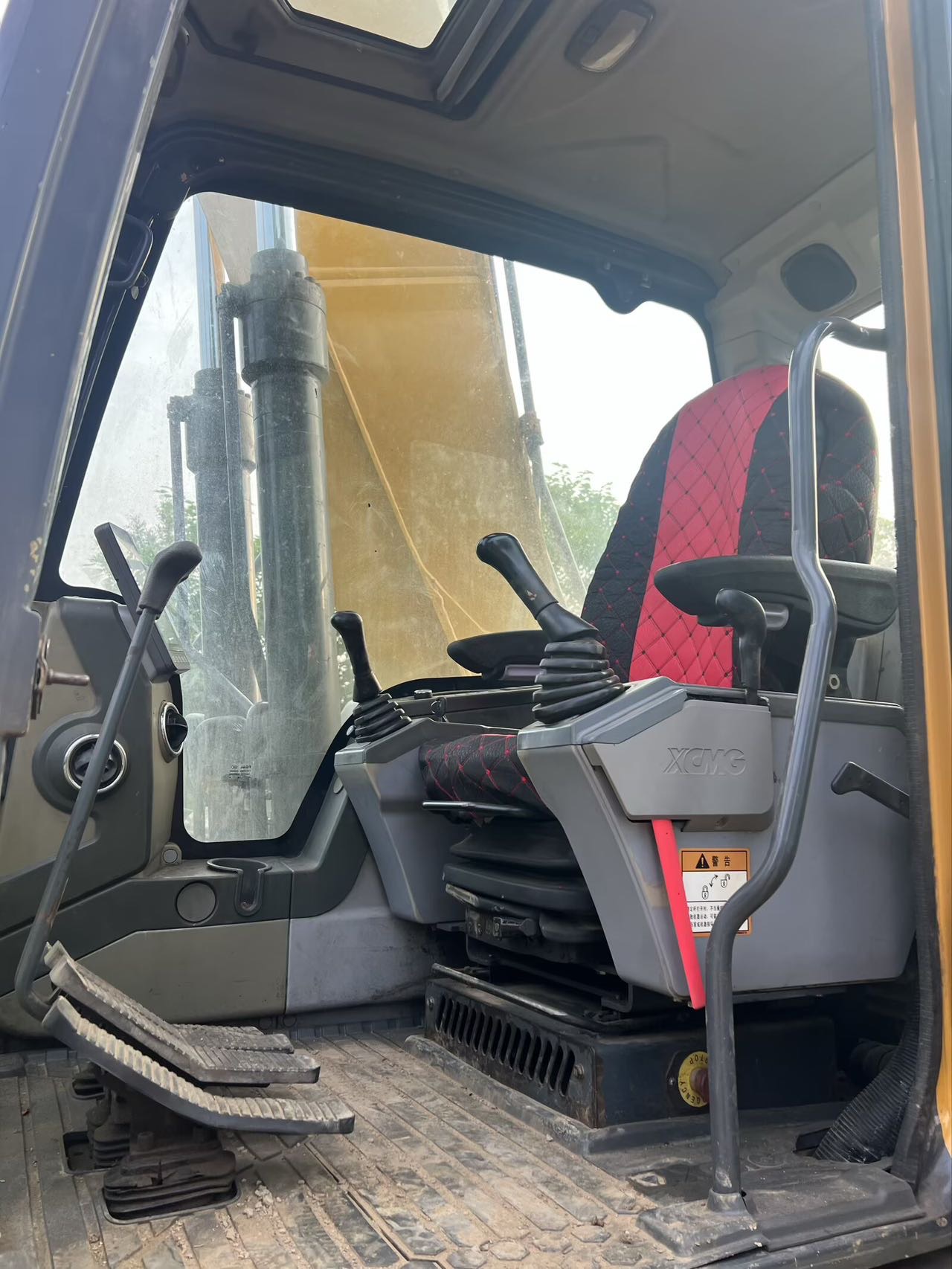 Buy XCMG XE215DA Used Excavator / 5 Buy XCMG XE215DA Used Excavator / 5