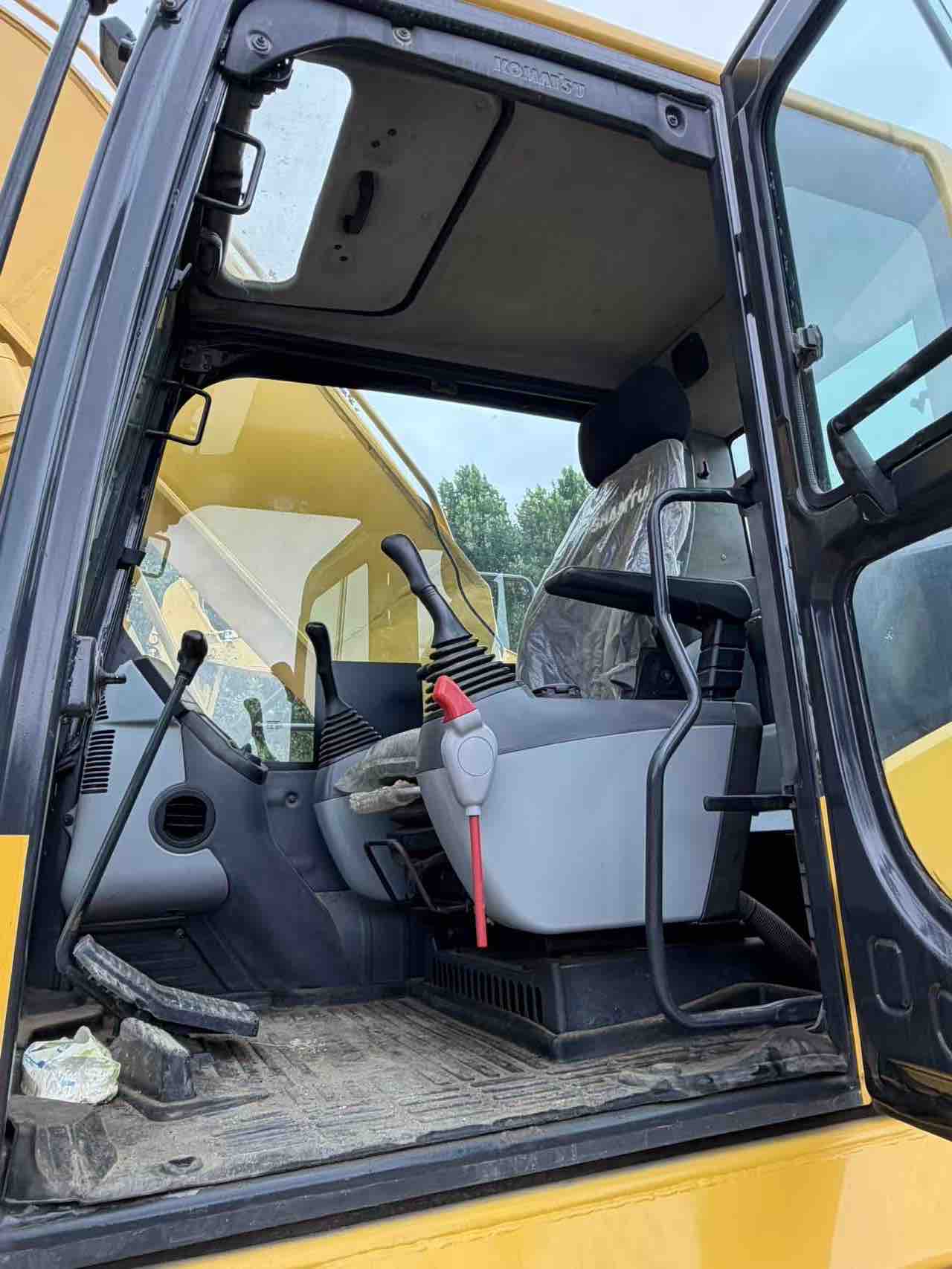 Buy Komatsu PC60-7 Used Excavator / 4 Buy Komatsu PC60-7 Used Excavator / 4