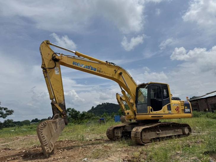 Buy Komatsu PC200-8N1 Used Excavator / 1