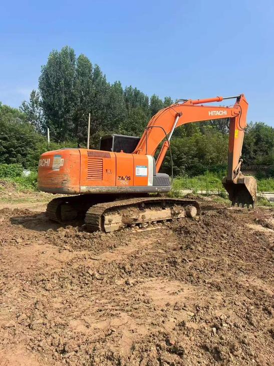 Buy Hitachi EX200-6 Used Excavator / 1