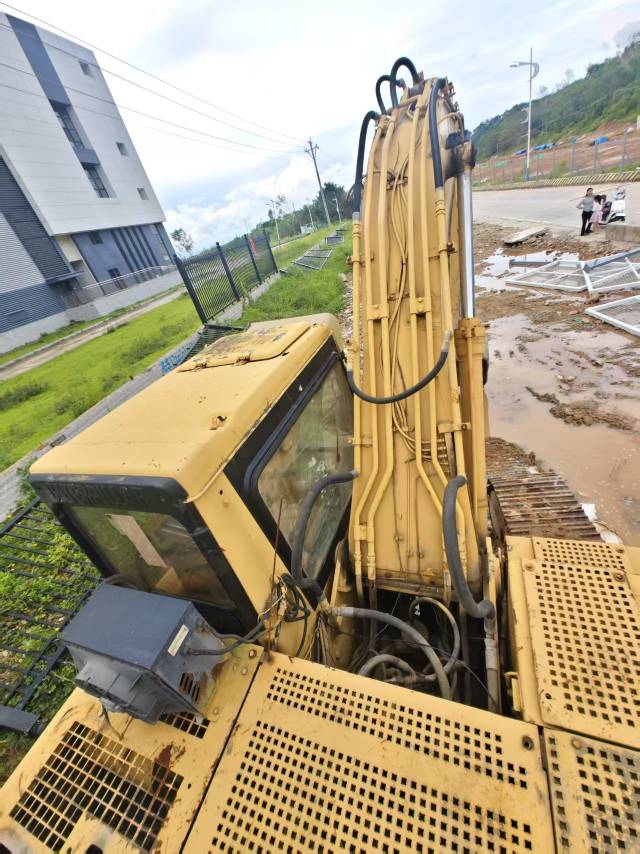 Buy Caterpillar 320C Used Excavator / 3 Buy Caterpillar 320C Used Excavator / 3