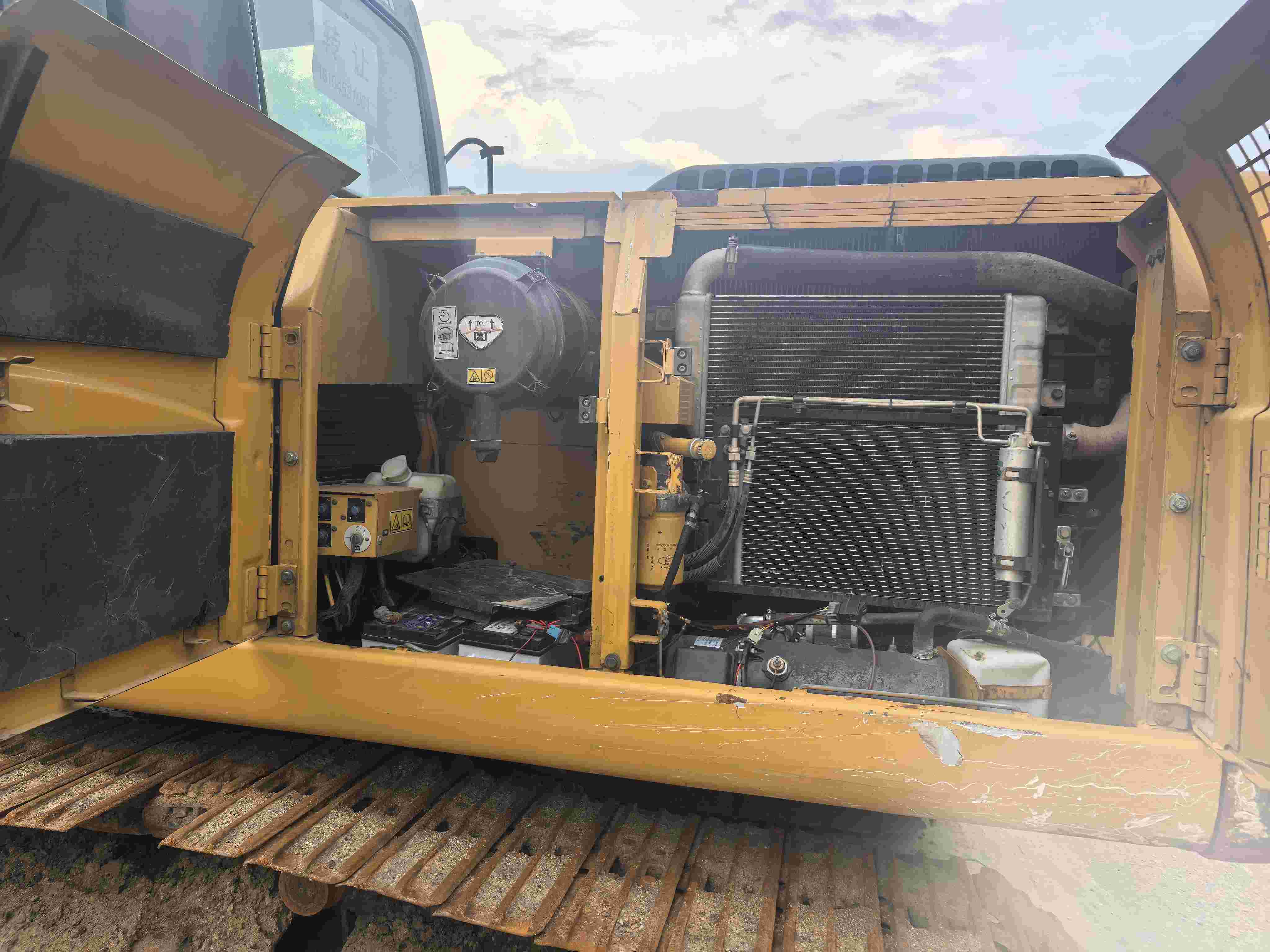 Buy Caterpillar 323D Used Excavator / 5 Buy Caterpillar 323D Used Excavator / 5