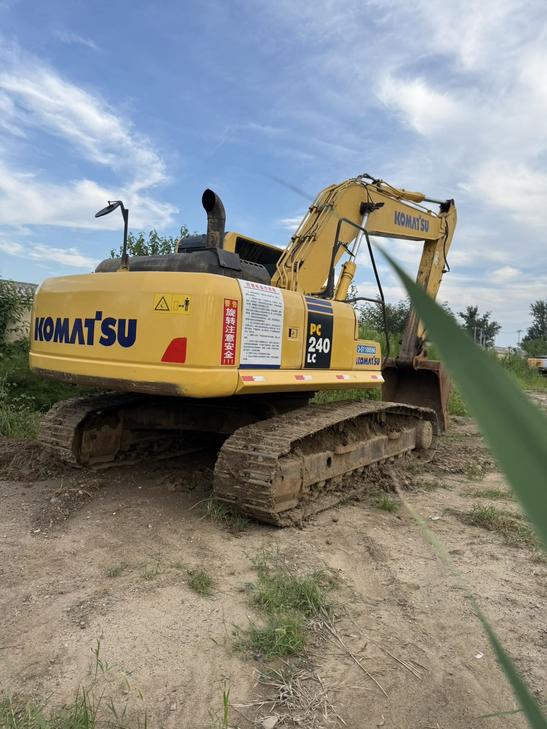 Buy Komatsu PC240-8 Used Excavator / 1