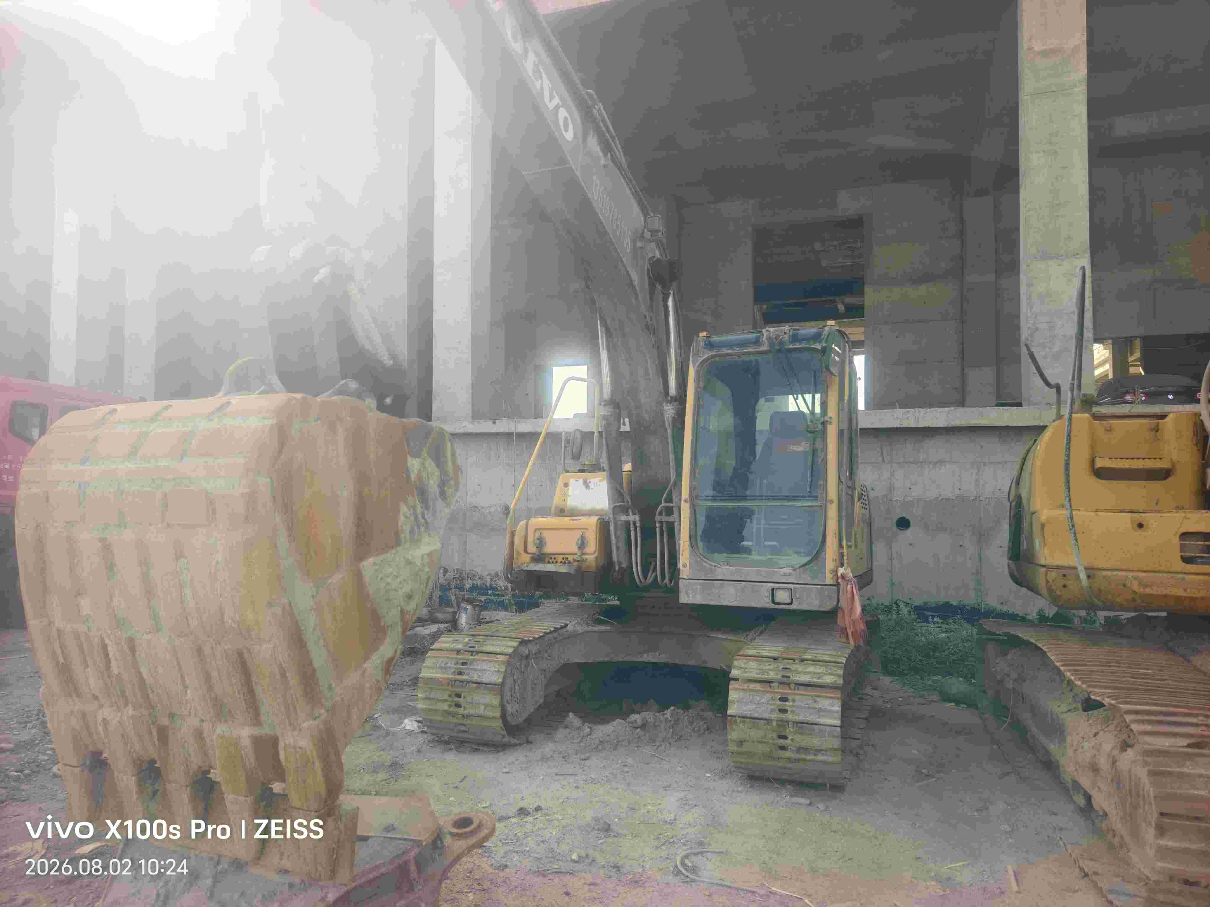 Buy Volvo 140BLC Used Excavator / 1