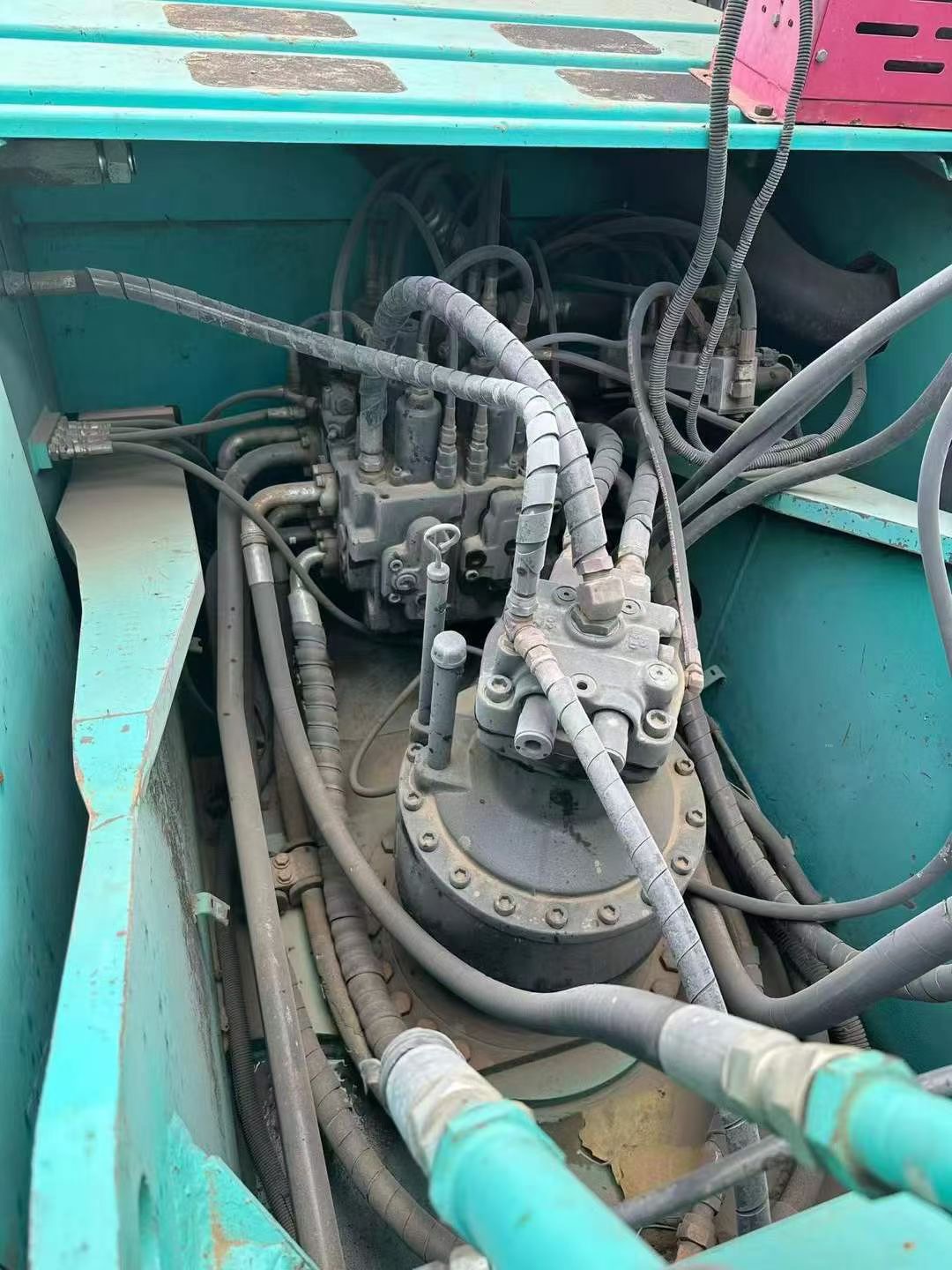 Buy Kobelco 260-8 Used Excavator / 8 Buy Kobelco 260-8 Used Excavator / 8
