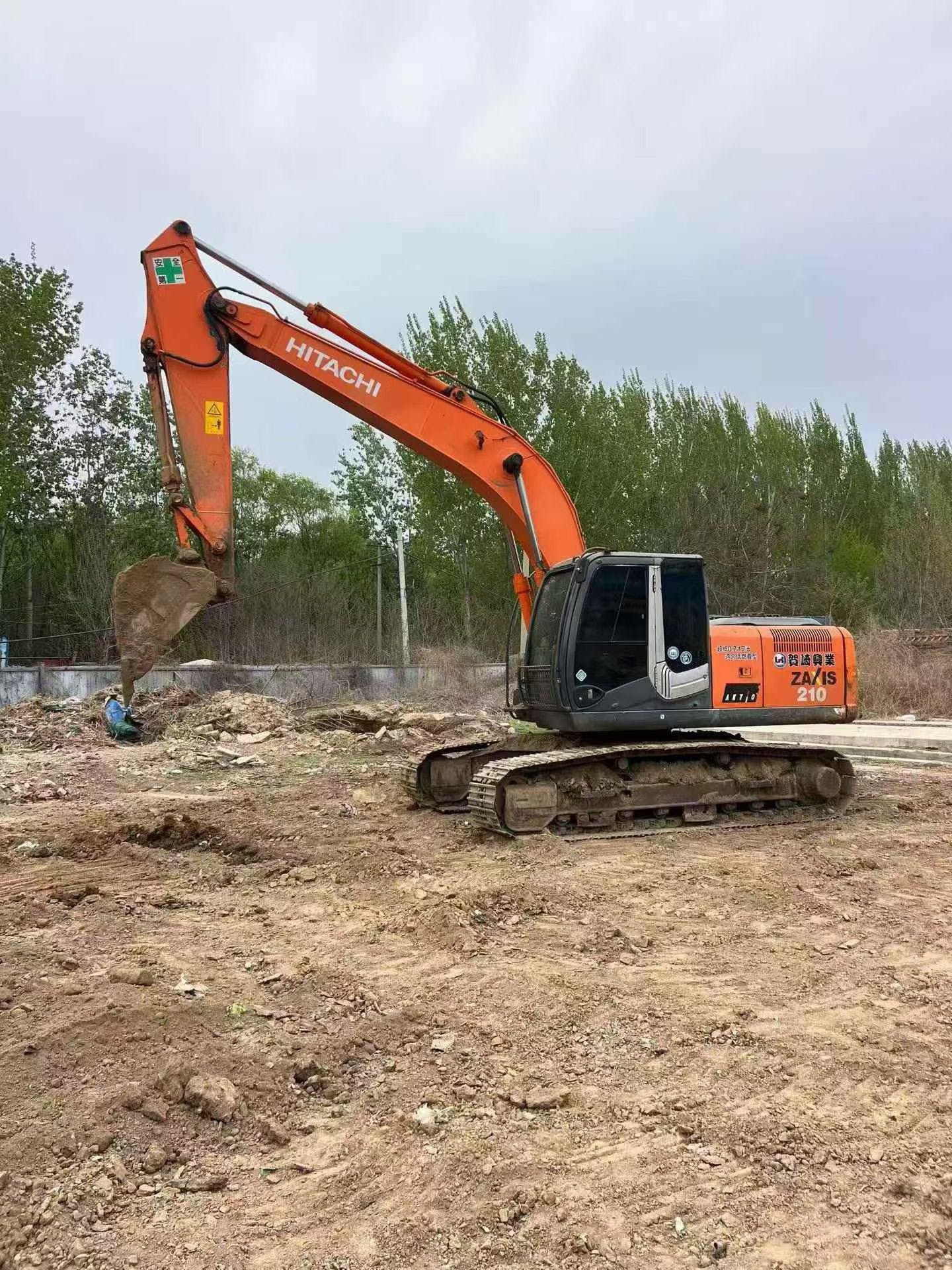 Buy Hitachi ZX210LCH Used Excavator / 1