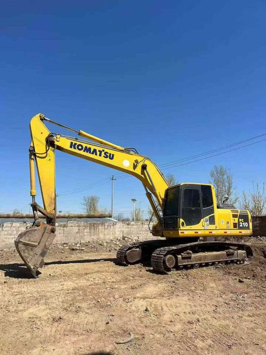Buy Komatsu PC210-8 Used Excavator / 1