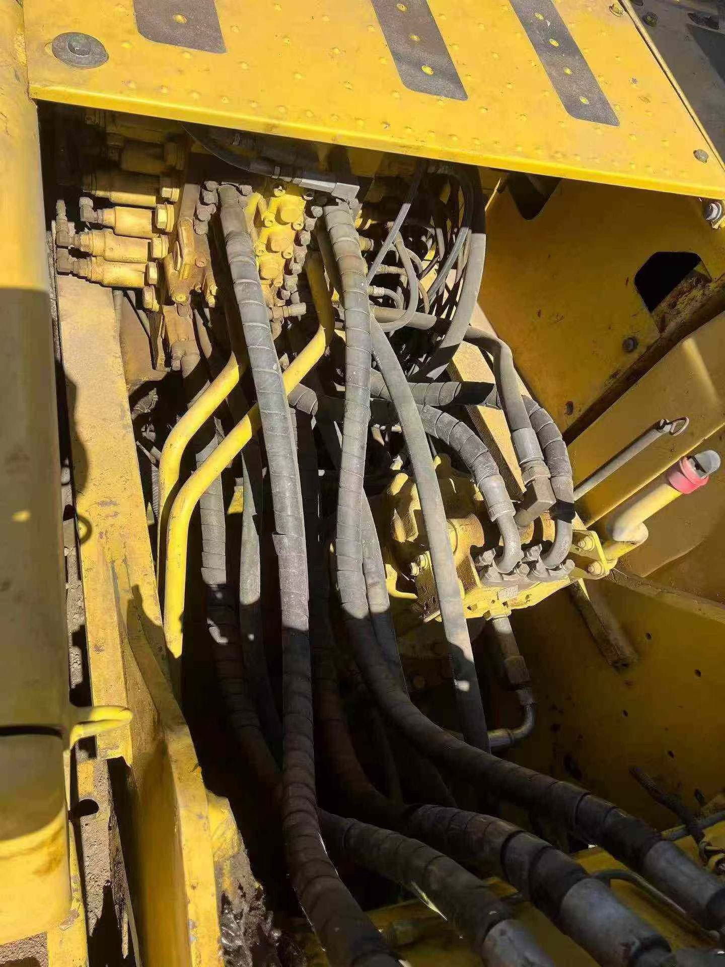 Buy Komatsu PC210-8 Used Excavator / 8 Buy Komatsu PC210-8 Used Excavator / 8