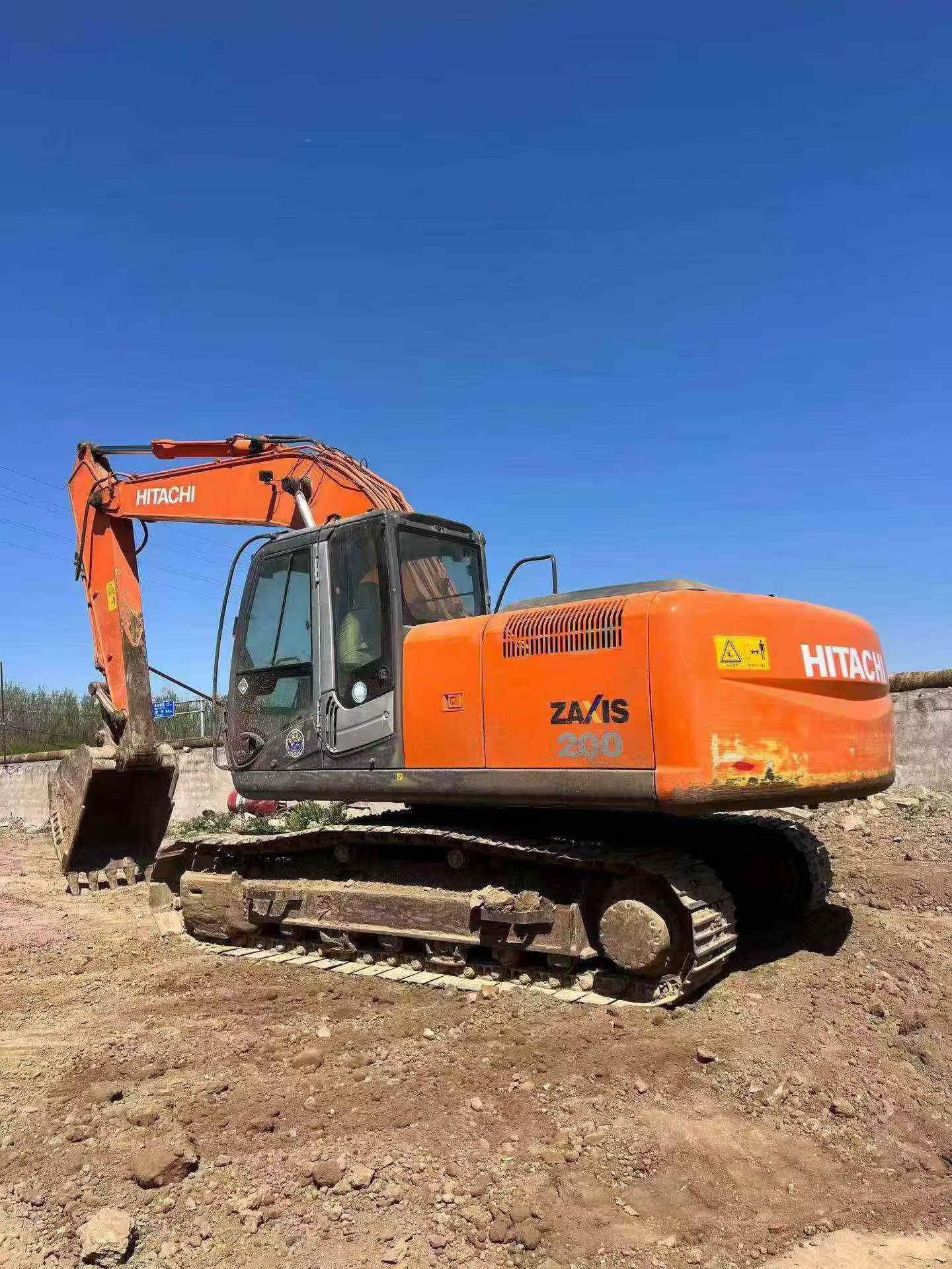 Buy Hitachi EX200-6 Used Excavator / 1