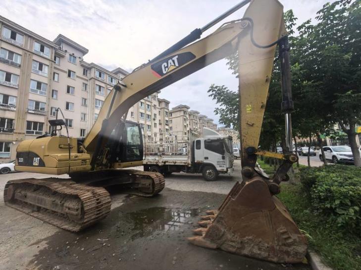 Buy Caterpillar 323D Used Excavator / 1