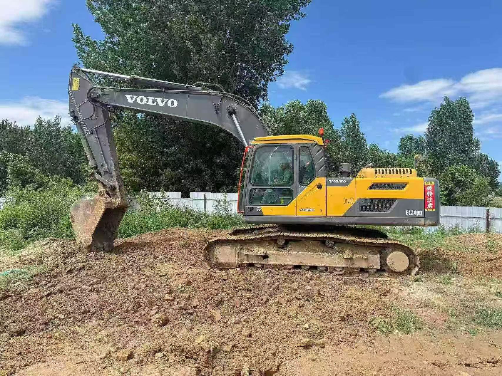 Buy Volvo 240BLC Used Excavator / 1