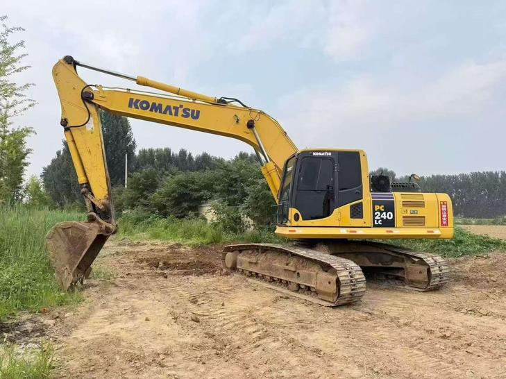 Buy Komatsu PC240-8 Used Excavator / 1