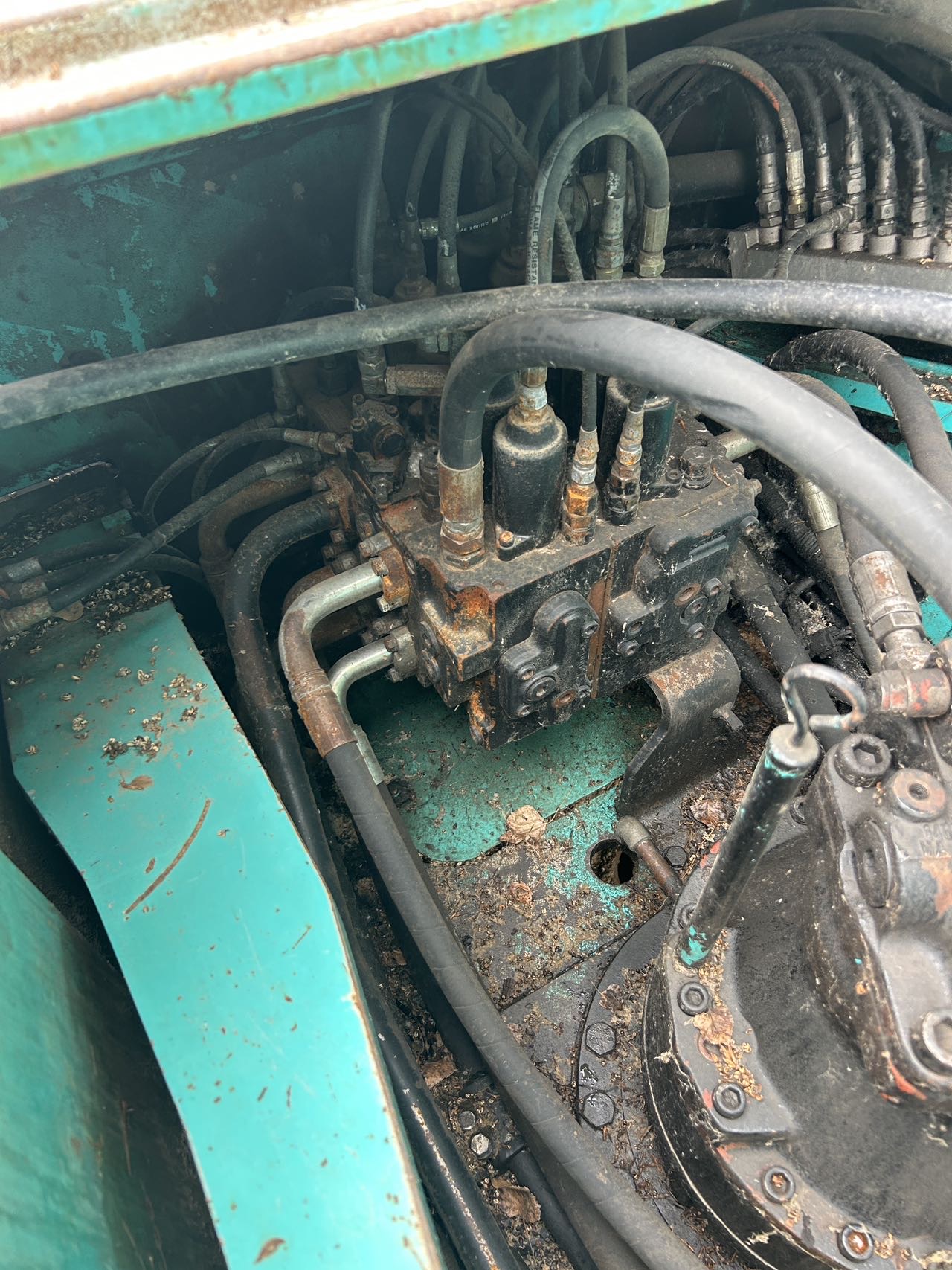 Buy Kobelco 250-8 Used Excavator / 6 Buy Kobelco 250-8 Used Excavator / 6