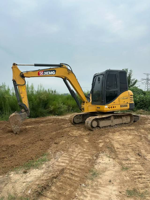 Buy XCMG XE60DA Used Excavator / 2 Buy XCMG XE60DA Used Excavator / 2