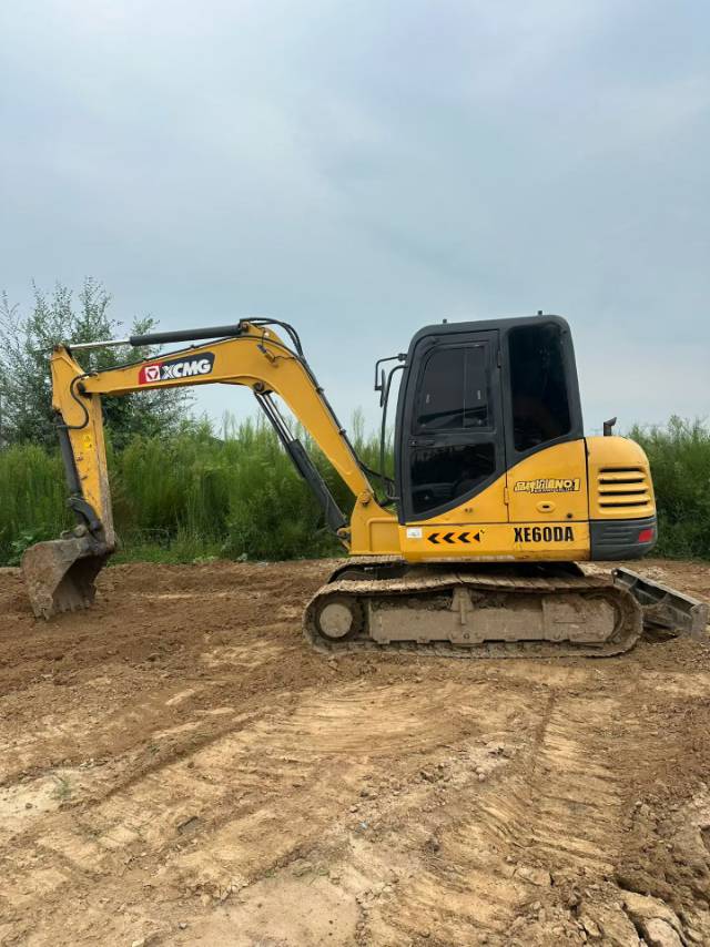 Buy XCMG XE60DA Used Excavator / 3 Buy XCMG XE60DA Used Excavator / 3