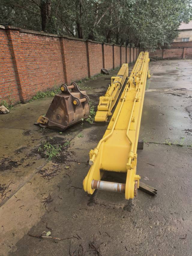 Buy Komatsu PC220-7 Used Excavator / 1