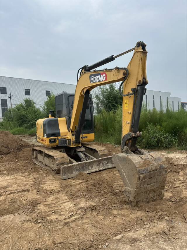 Buy XCMG XE60WA Used Excavator / 2