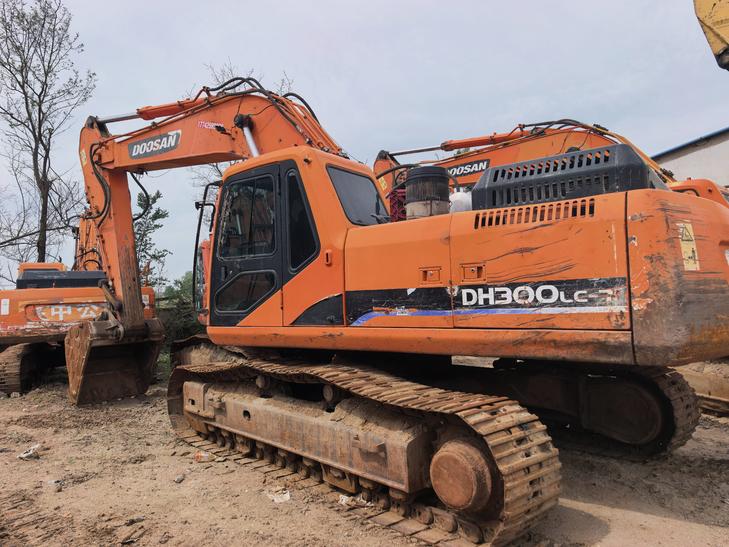 Buy Doosan 300LC-7 Used Excavator / 1