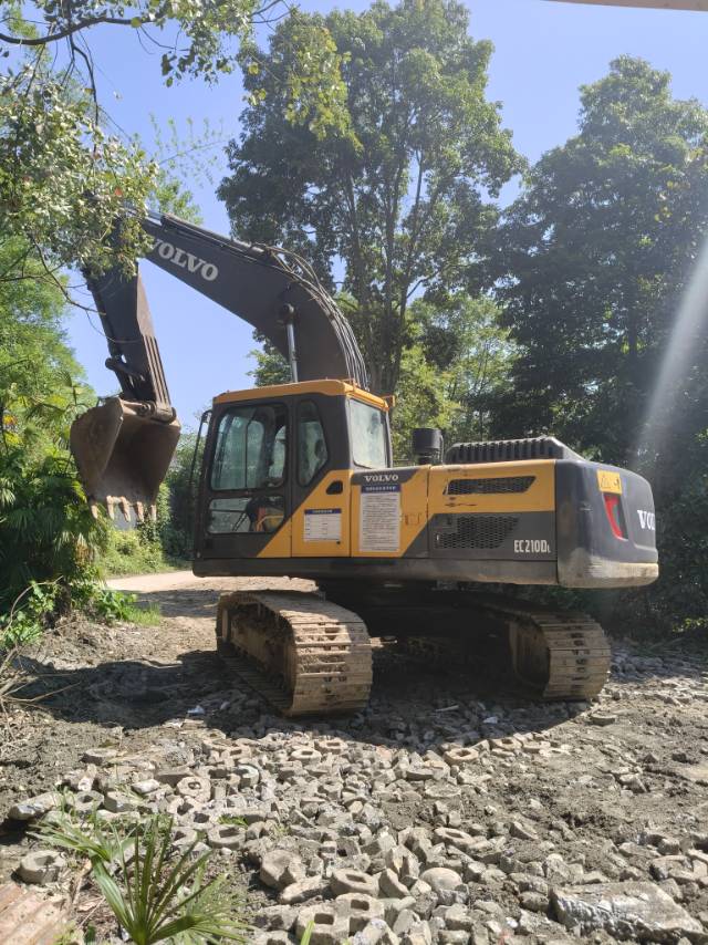 Buy Volvo EC210D Used Excavator / 5
