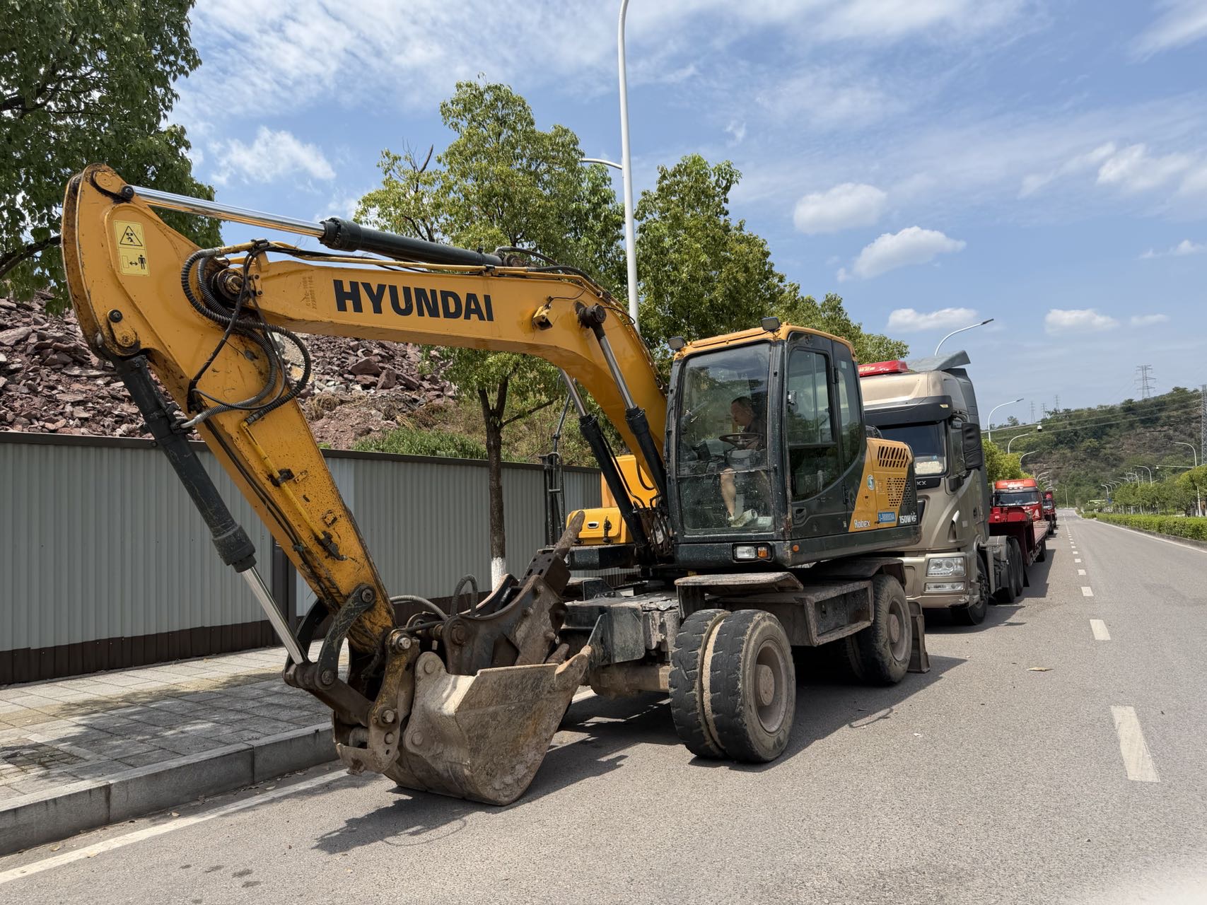Buy Hyundai R150WVS Used Excavator / 2 Buy Hyundai R150WVS Used Excavator / 2
