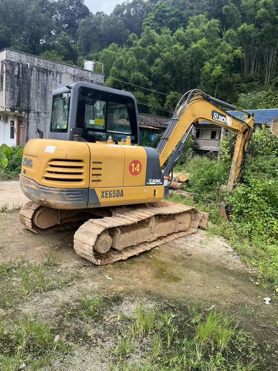 Buy XCMG XE65DA Used Excavator / 1