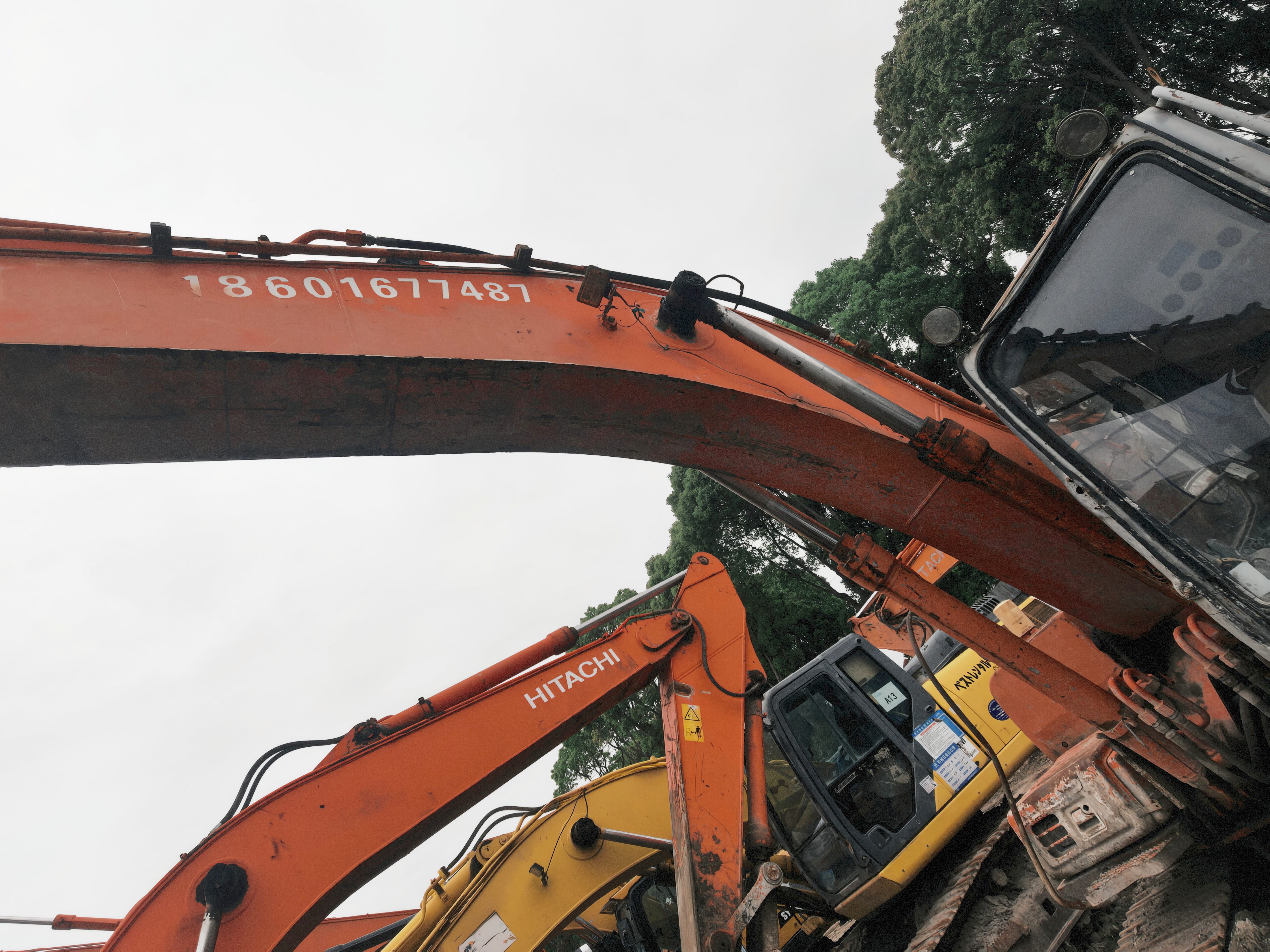 Buy Hitachi EX200-6 Used Excavator / 4 Buy Hitachi EX200-6 Used Excavator / 4