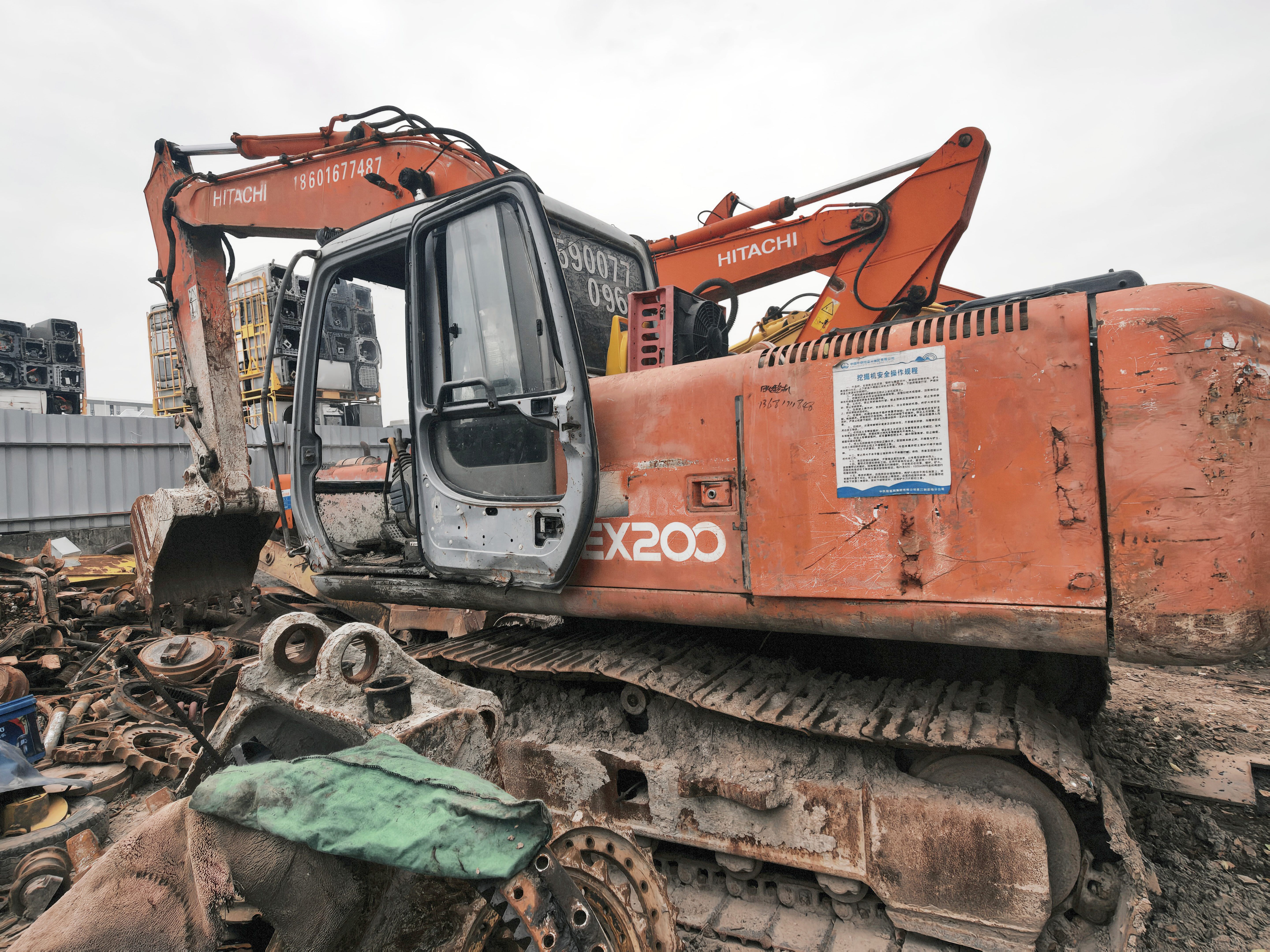 Buy Hitachi EX200-6 Used Excavator / 1