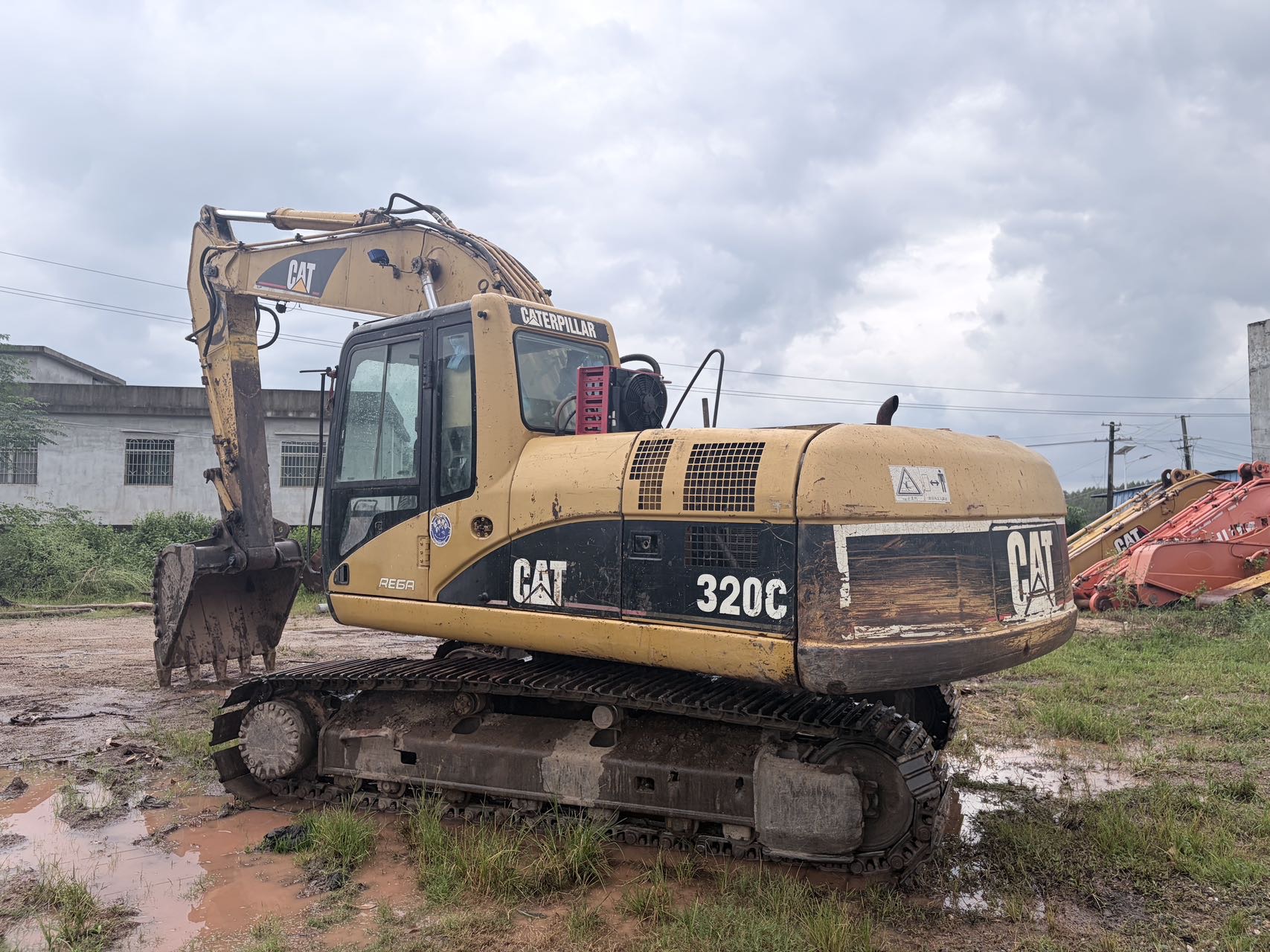 Buy Caterpillar 320C Used Excavator / 9