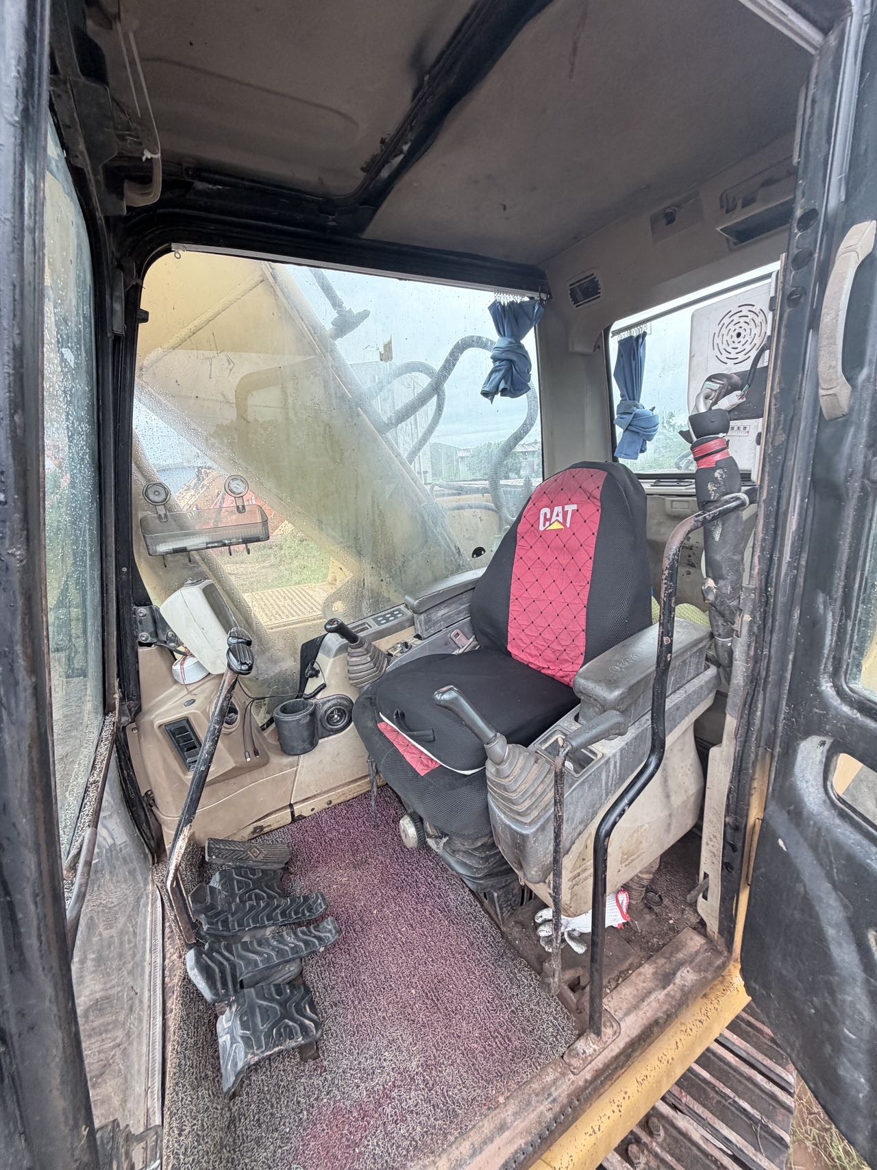 Buy Caterpillar 320C Used Excavator / 5