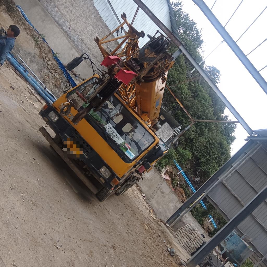 Buy XCMG QY20G Used Crane / 2
