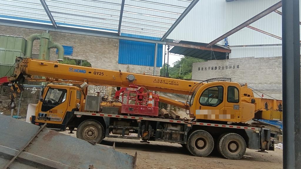 Buy XCMG QY20G Used Crane / 3