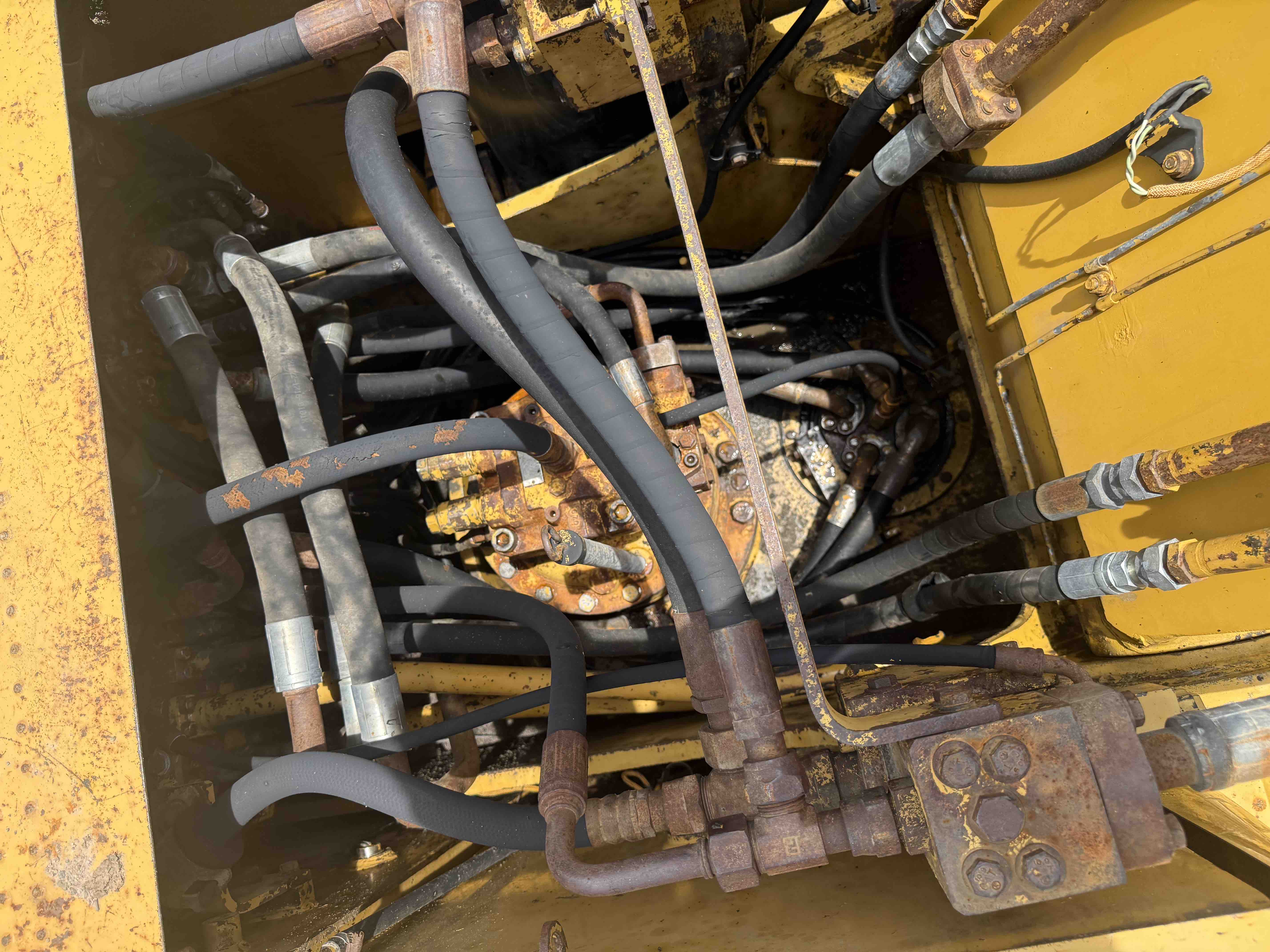 Buy Caterpillar 320C Used Excavator / 11