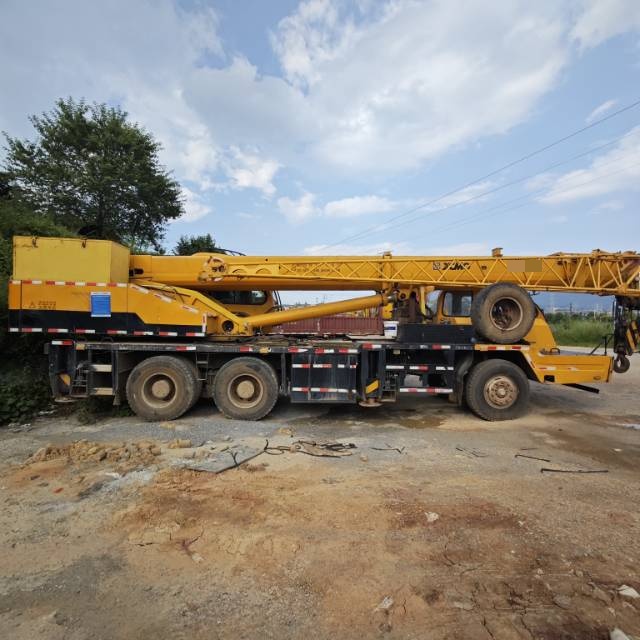 Buy XCMG QY20B Used Crane / 3