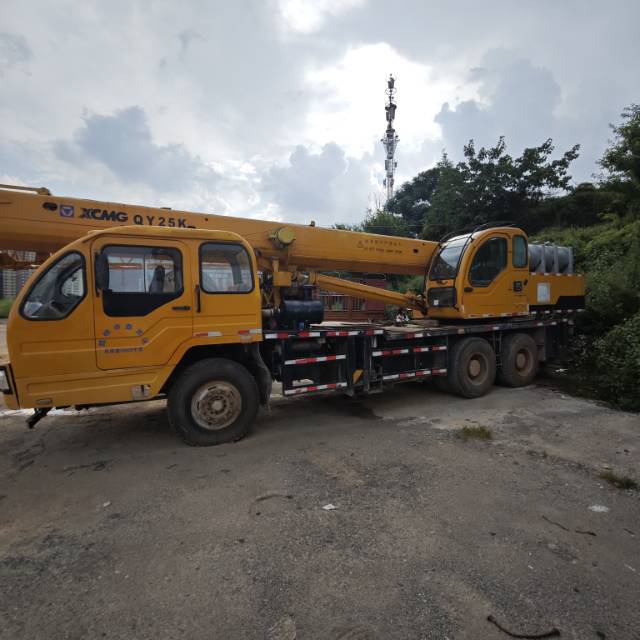 Buy XCMG QY20B Used Crane / 4
