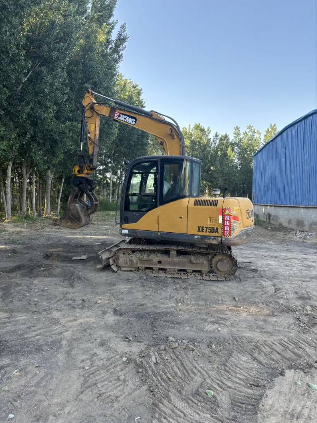 Buy XCMG XE75DA PLUS Used Excavator / 2 Buy XCMG XE75DA PLUS Used Excavator / 2