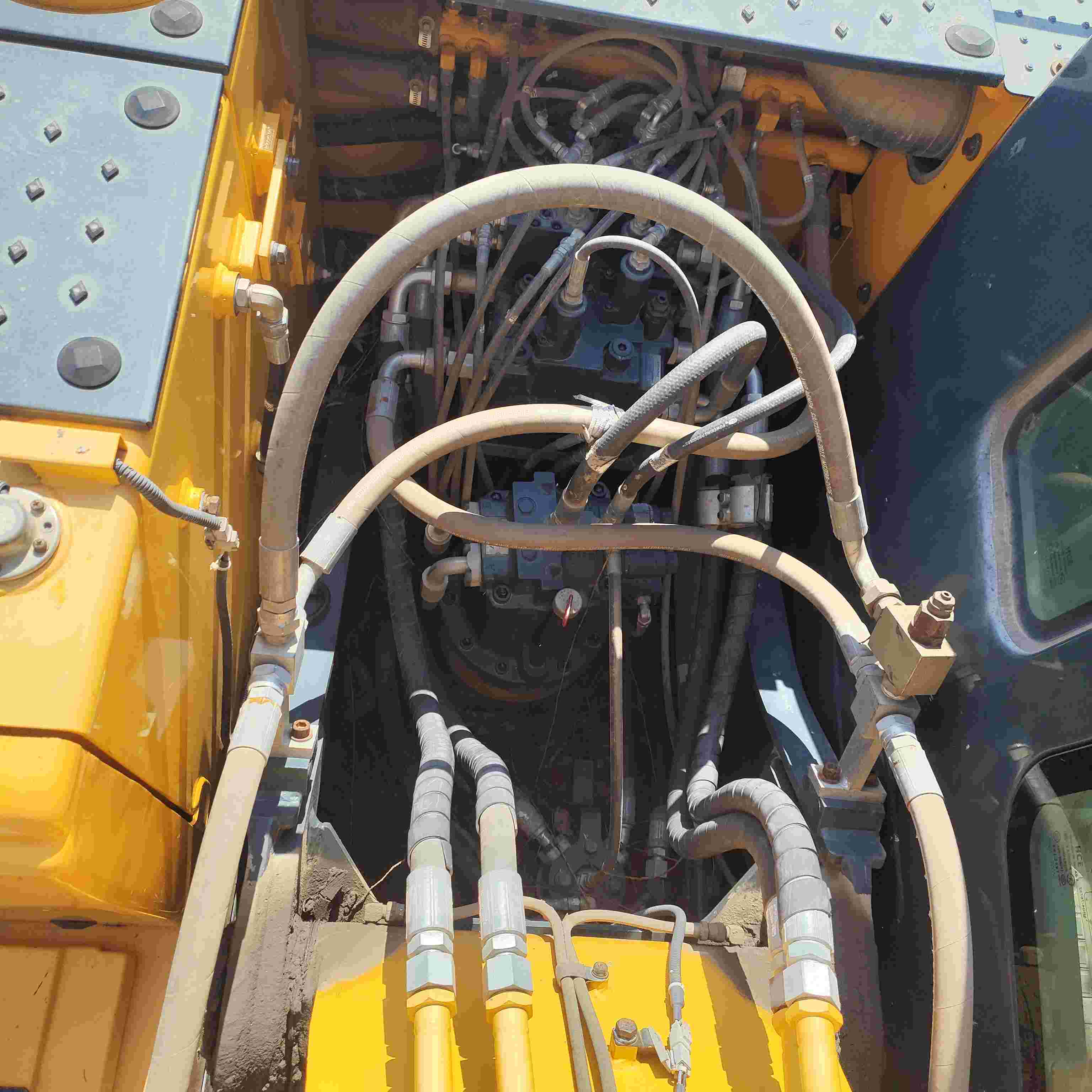 Buy Hyundai 130LC-7 Used Excavator / 14