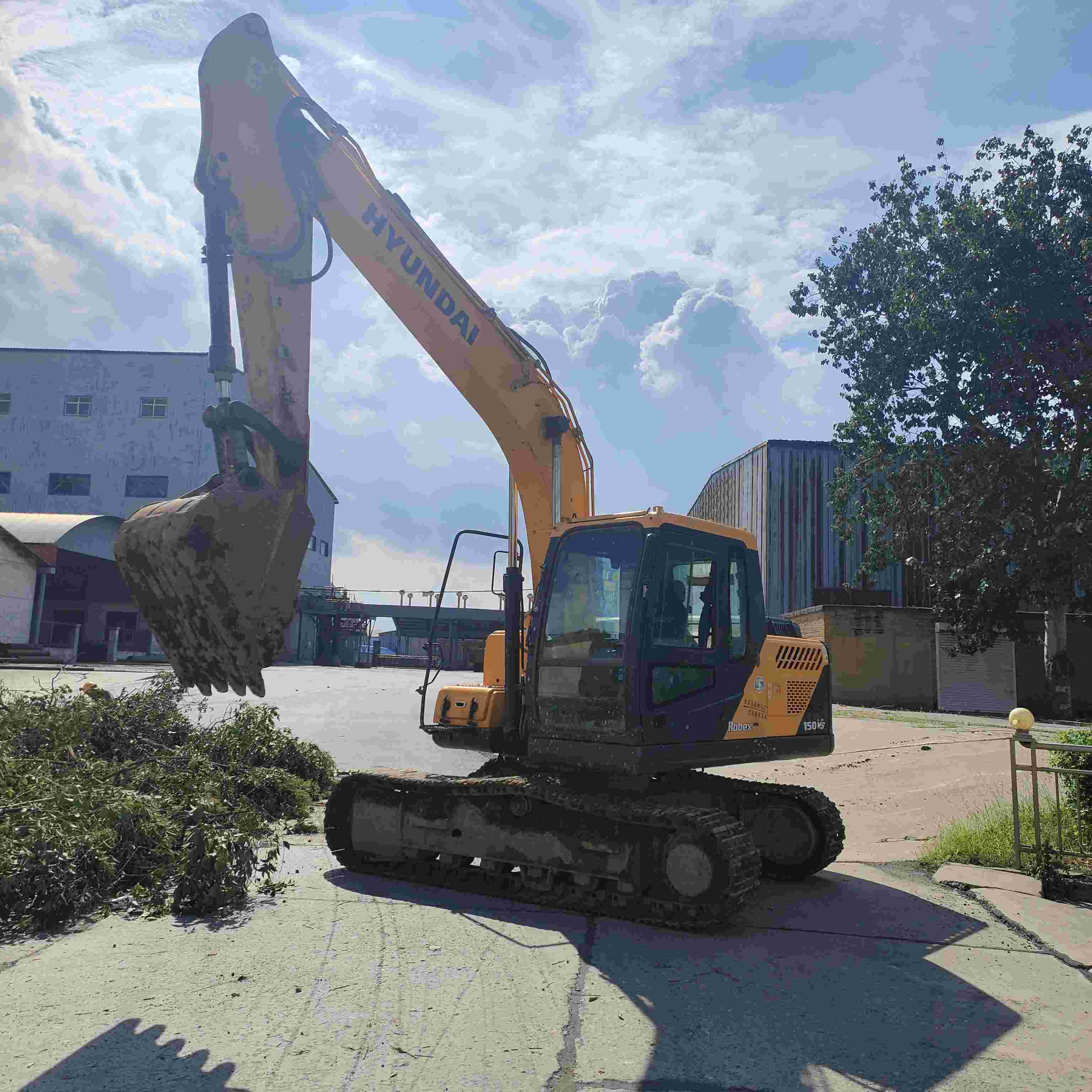 Buy Hyundai 130LC-7 Used Excavator / 5