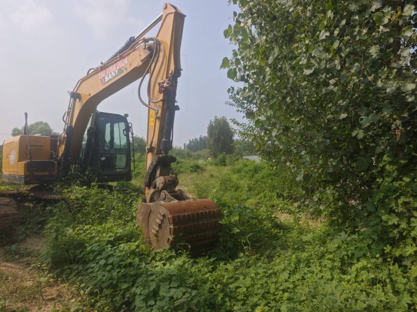 Buy Sany C135-10 Used Excavator / 1