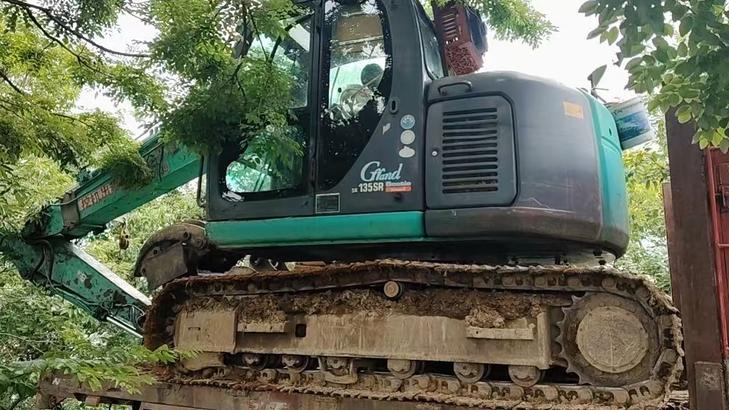 Buy Kobelco 135SR Used Excavator / 1