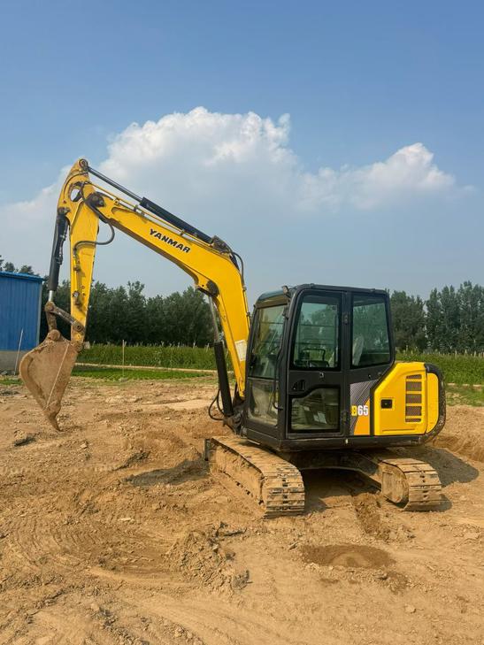 Buy Yanmar B65 Used Excavator / 1