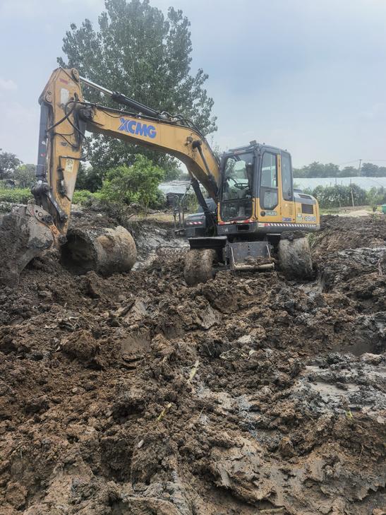 Buy XCMG 150D Used Excavator / 1